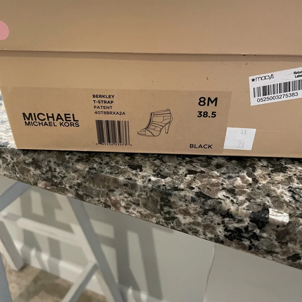 Michael Kors Berkley T Strap sz 8M - Picture 6 of 10